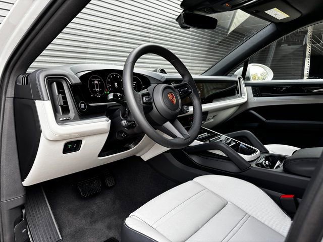 New 2026 Porsche Cayenne Coupe image 4