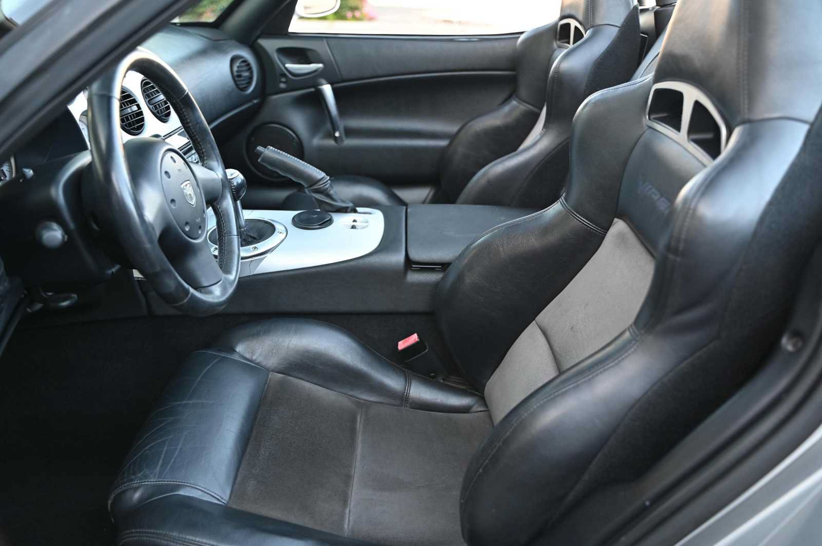 Used 2004 Dodge Viper SRT-10 RWD image 16