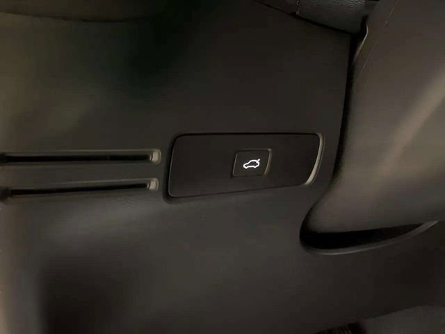 Used 2025 Volvo XC40 B5 Plus image 34