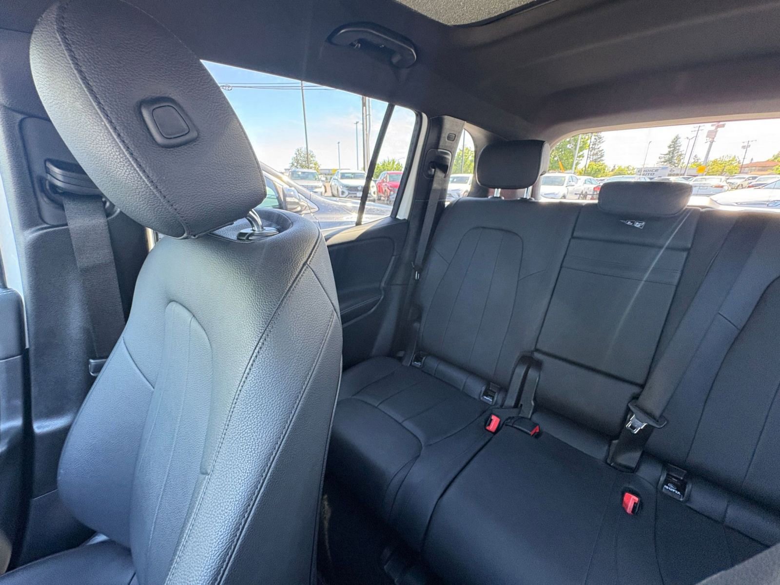 Used 2025 Mercedes-Benz GLB 250 image 42