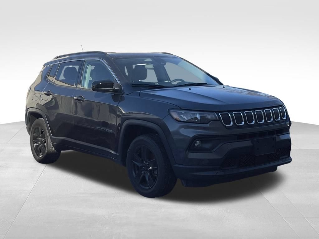 Used 2022 Jeep Compass Latitude AWD/4WD image 3