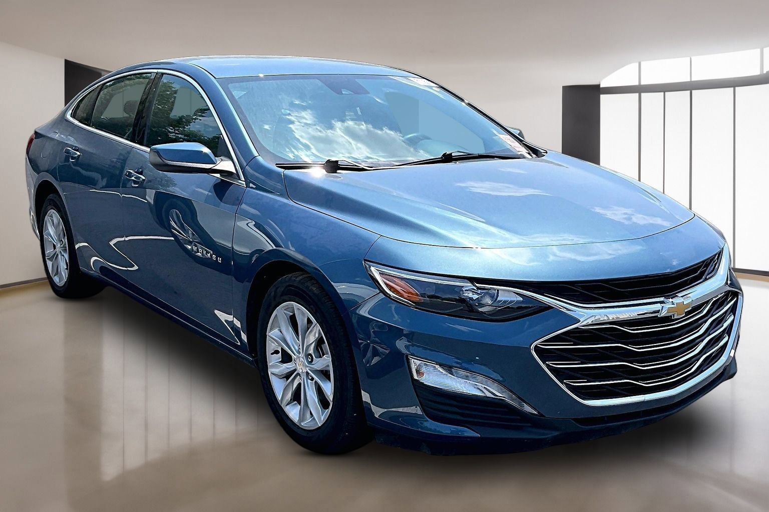 Used 2025 Chevrolet Malibu LT FWD image 1