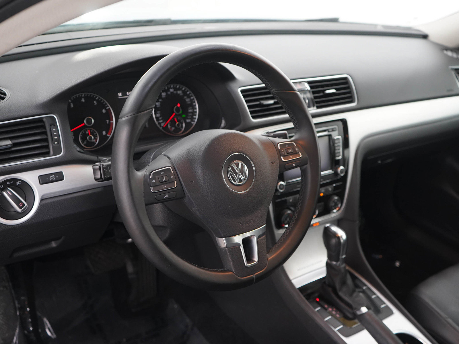Used 2013 Volkswagen Passat 2.5 SE FWD image 19