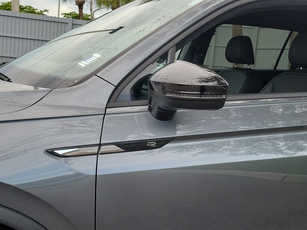 Certified 2023 Volkswagen Tiguan SE R-Line FWD image 13