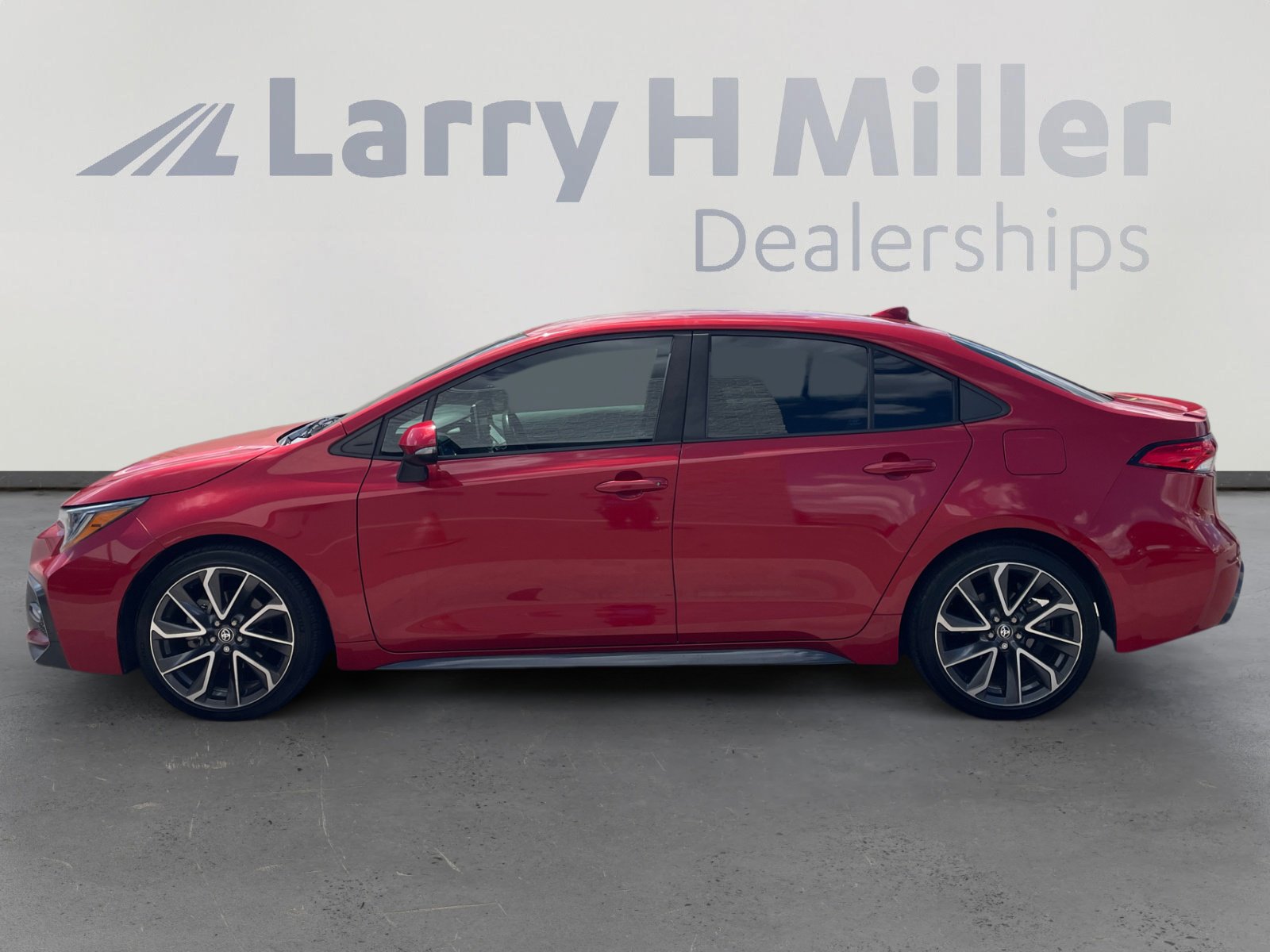 Used 2020 Toyota Corolla SE FWD image 2