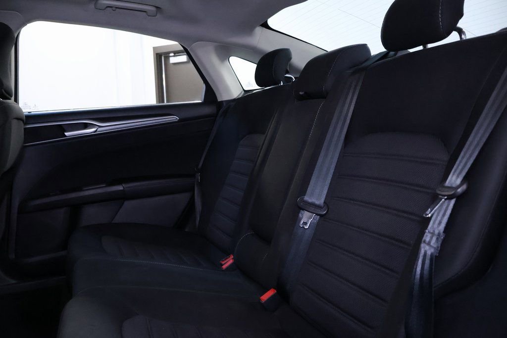 Used 2019 Ford Fusion SE image 18