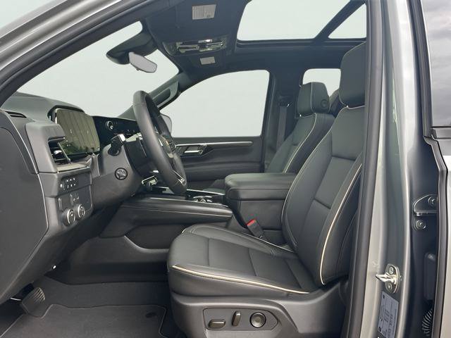 New 2026 Chevrolet Suburban Premier RWD image 17