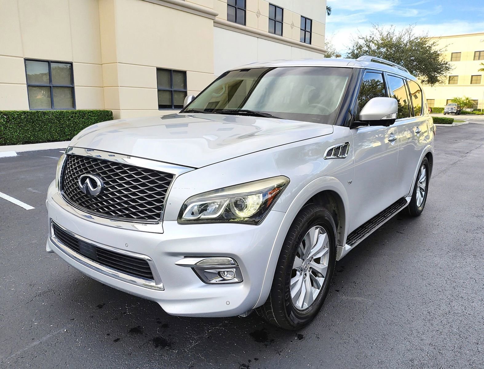 Used 2017 INFINITI QX80 Sport Utility 4D image 3