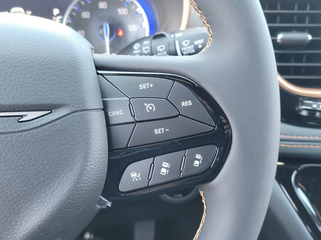 New 2027 Chrysler Pacifica Pinnacle w/ Theater Group AWD/4WD image 6