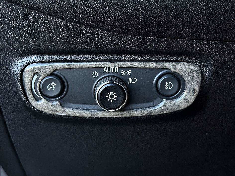 Used 2019 Chevrolet Equinox Premier FWD image 21