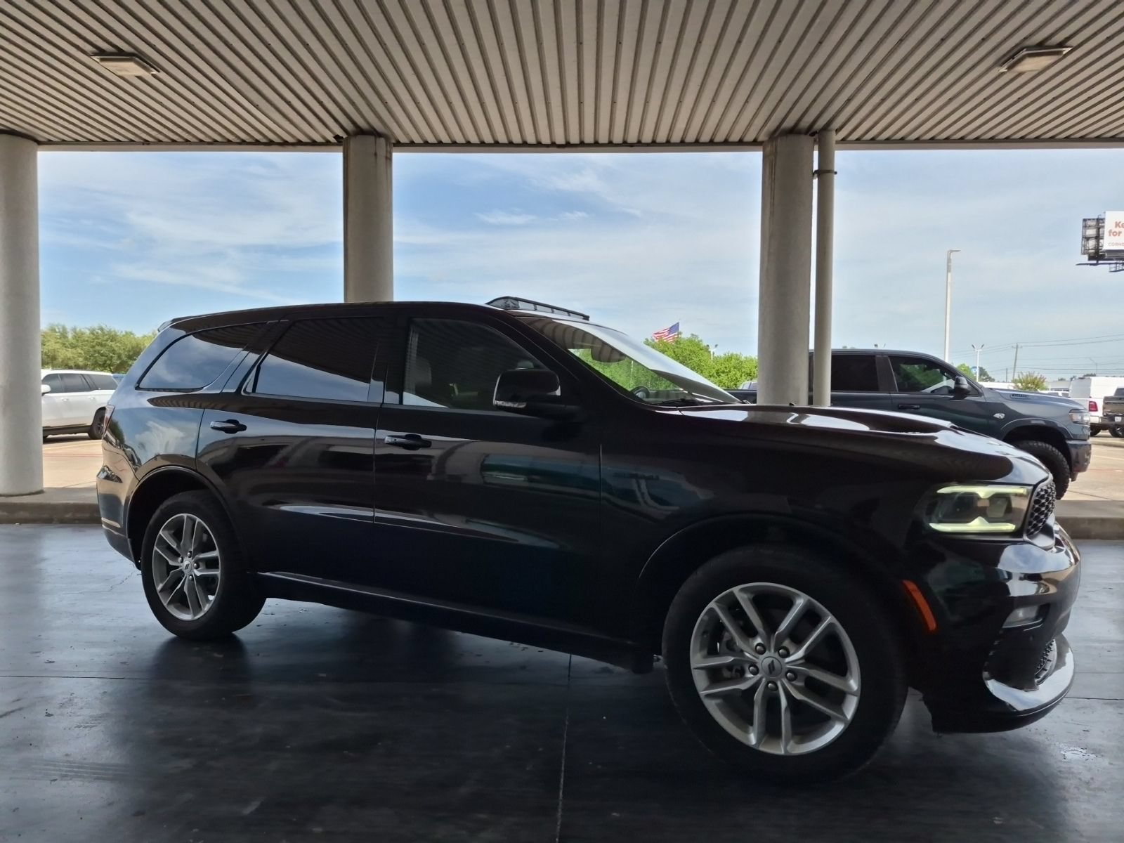 Used 2021 Dodge Durango R/T w/ Technology Group AWD/4WD image 3