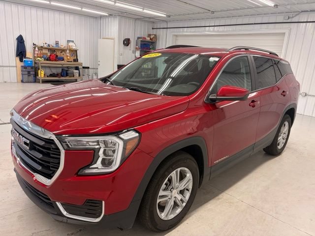 Used 2023 GMC Terrain SLE w/ Driver Convenience Package FWD image 3