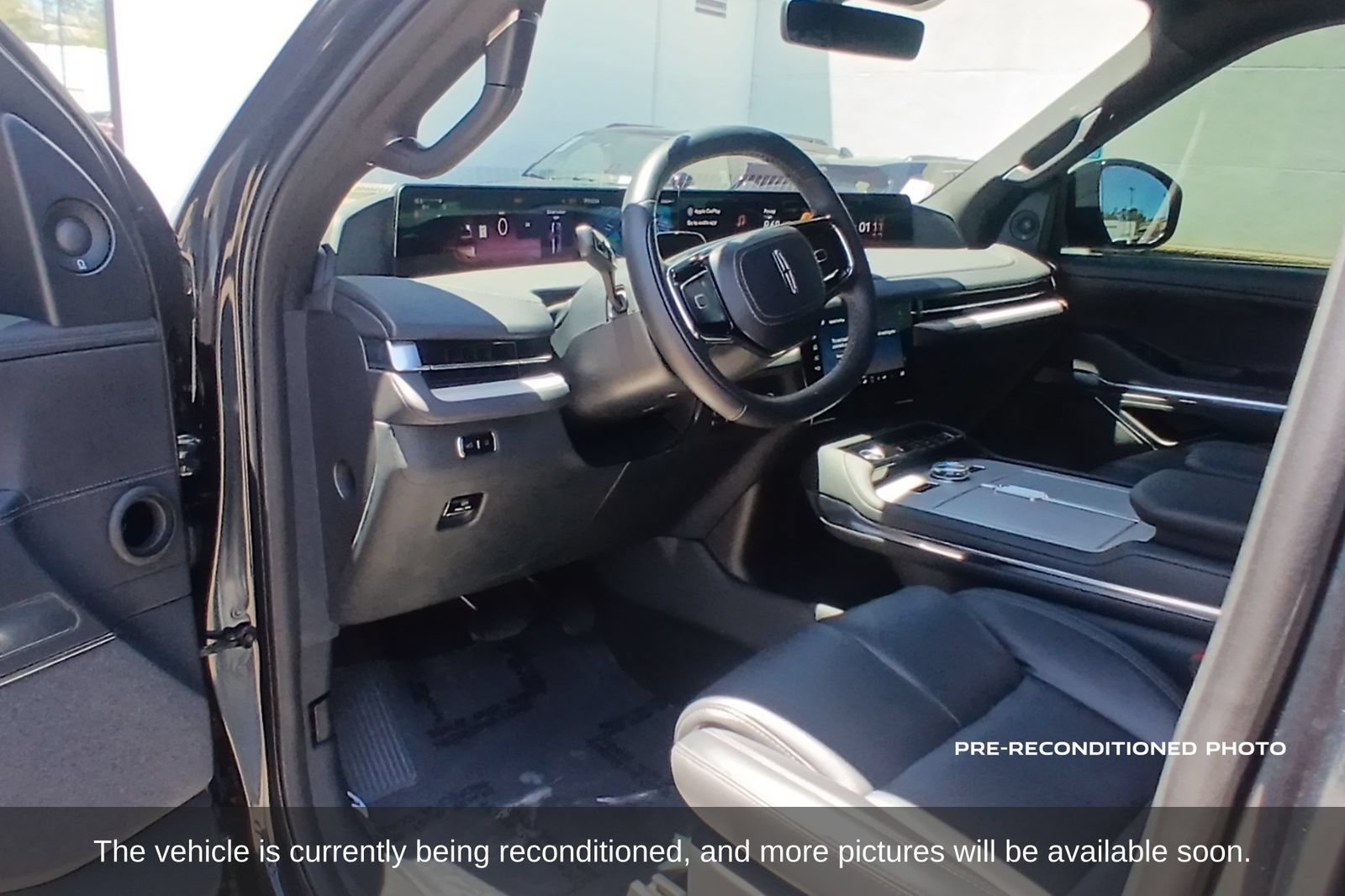 Used 2025 Lincoln Navigator L Reserve w/ Jet Appearance Package AWD/4WD image 11