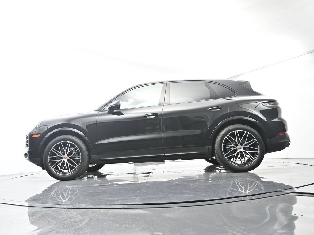 Certified 2025 Porsche Cayenne AWD/4WD image 47