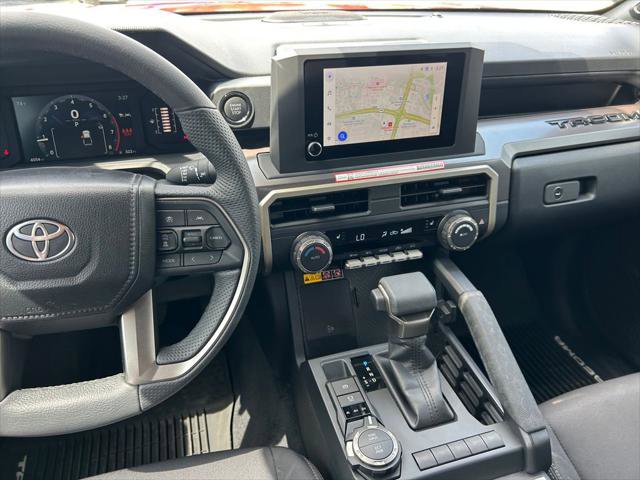 Certified 2025 Toyota Tacoma SR5 AWD/4WD image 18