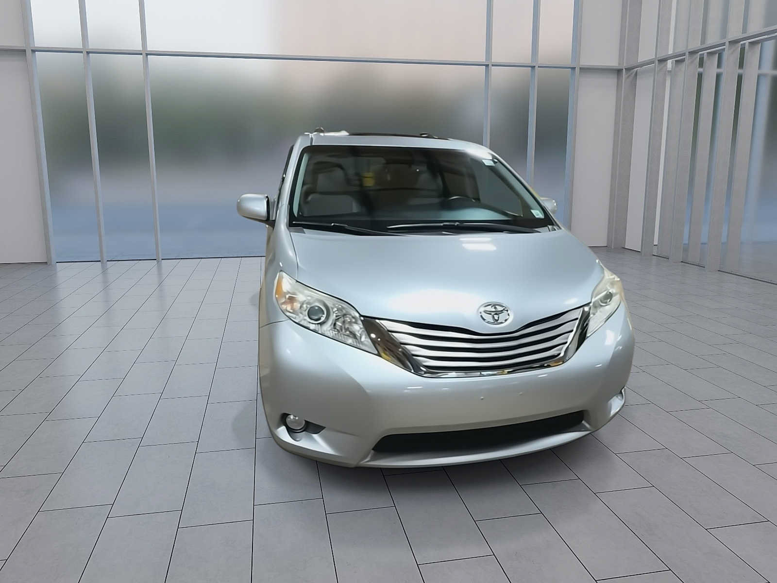 Used 2015 Toyota Sienna XLE w/ XLE Navigation Package FWD image 3