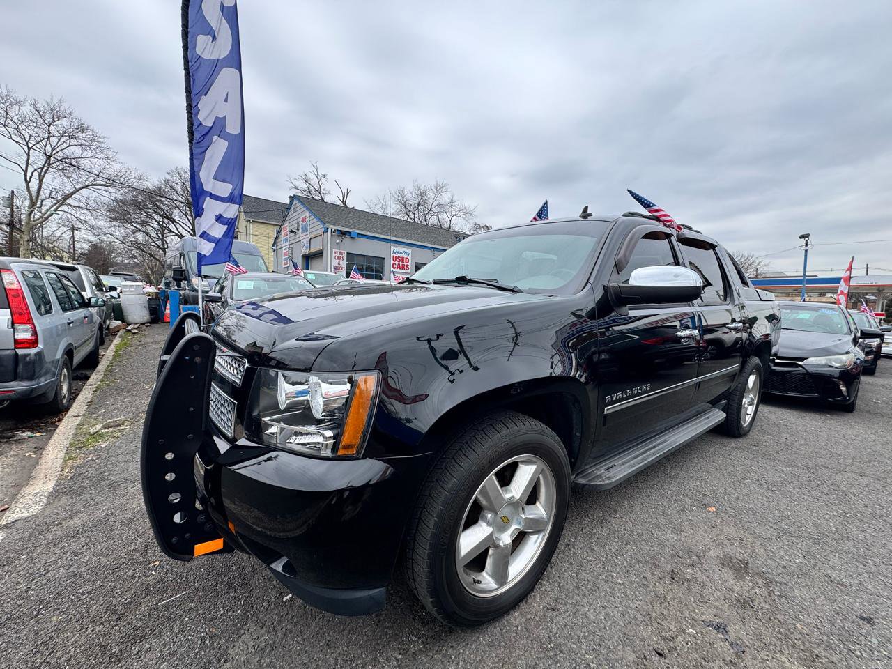 Used 2013 Chevrolet Avalanche LTZ image 8