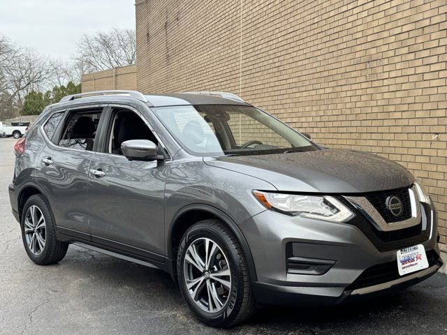 Used 2019 Nissan Rogue SV w/ Premium Package FWD image 2