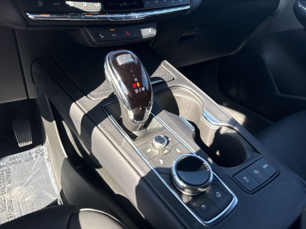 Used 2023 Cadillac XT4 Luxury w/ Cold Weather Package AWD/4WD image 19
