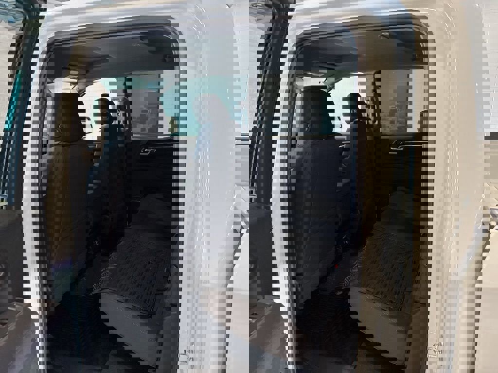 New 2026 GMC Sierra 1500 SLE image 17