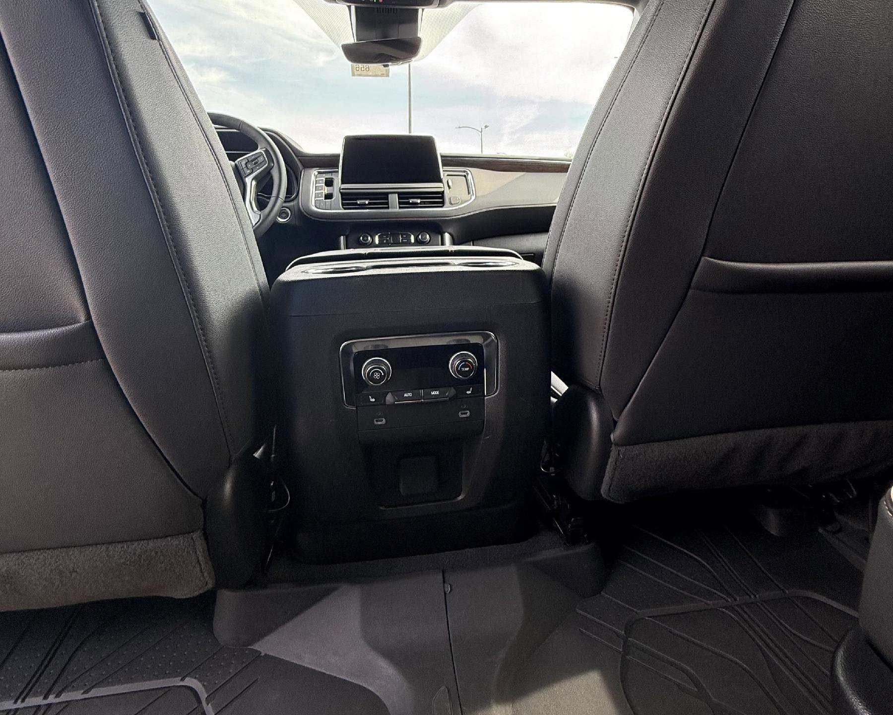 Used 2024 Chevrolet Suburban Premier w/ Premium Package 2 image 17