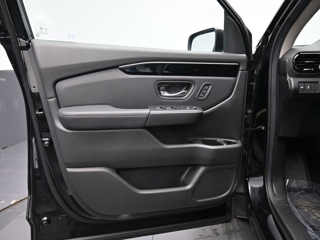 Certified 2025 Honda Pilot Touring image 30