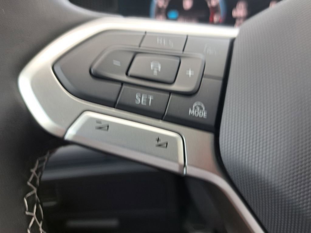 New 2026 Volkswagen Tiguan SE FWD image 24