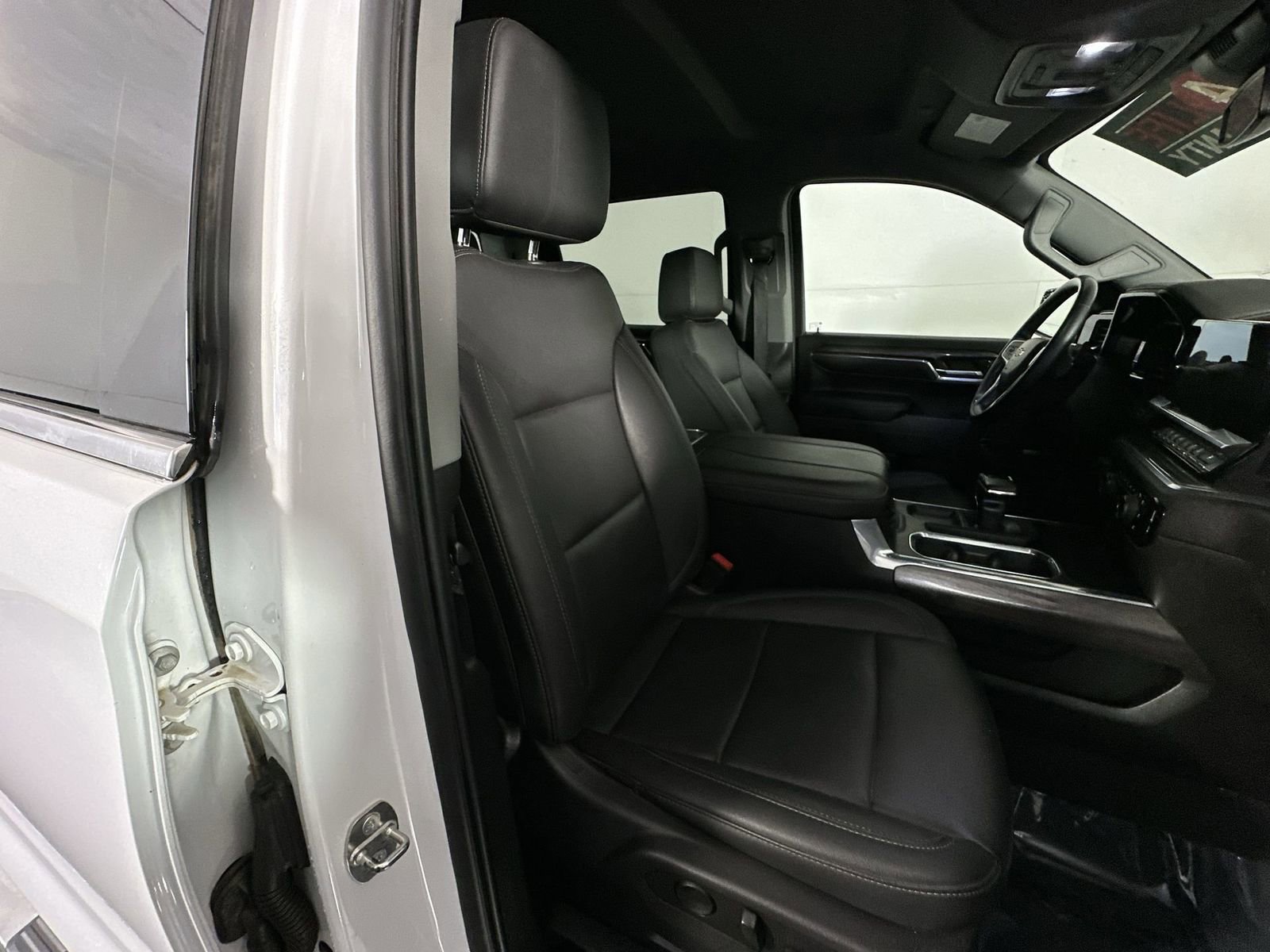 Used 2024 Chevrolet Silverado 1500 LTZ image 29