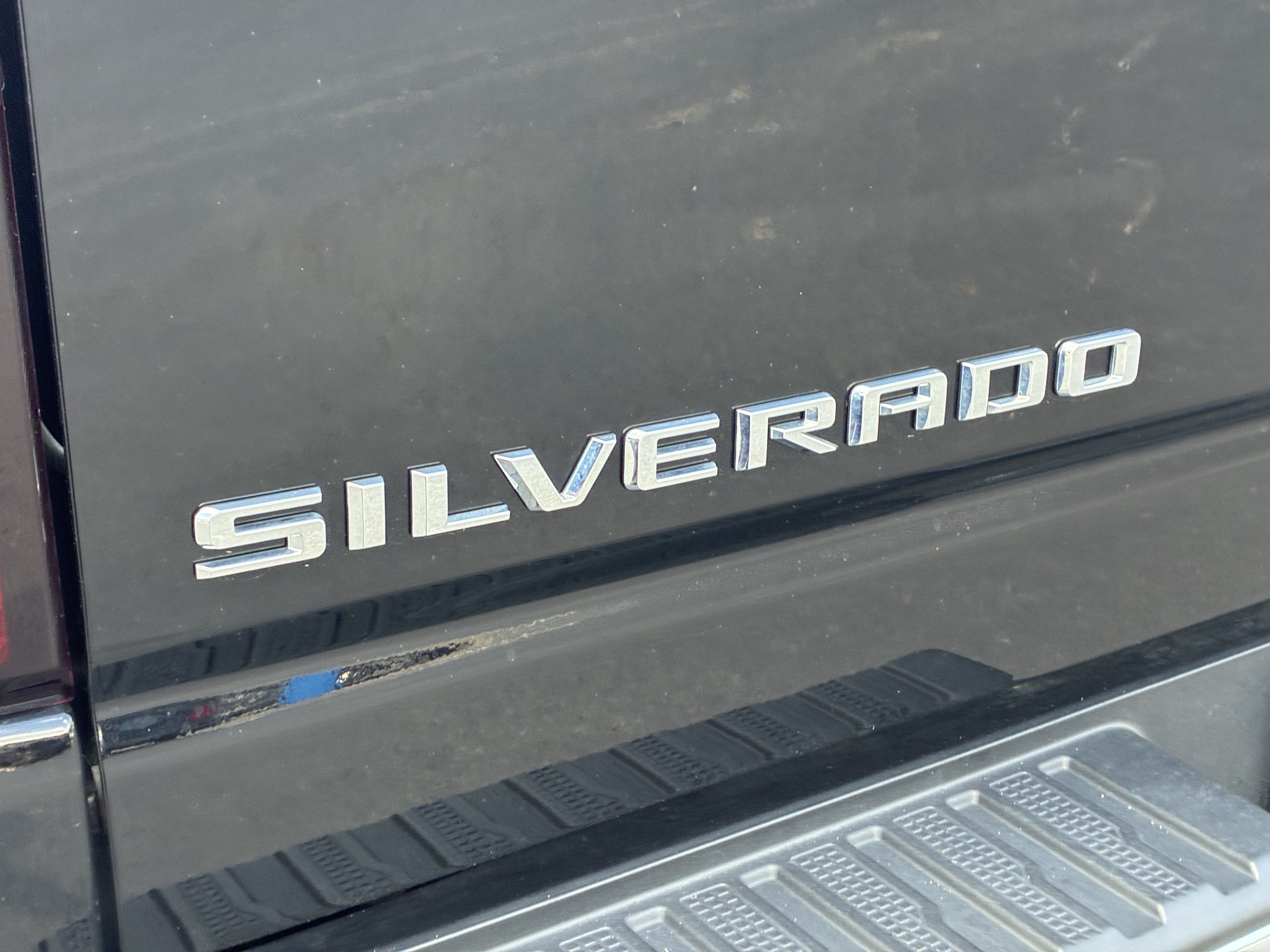Used 2024 Chevrolet Silverado 2500 LTZ w/ LTZ Convenience Package AWD/4WD image 12