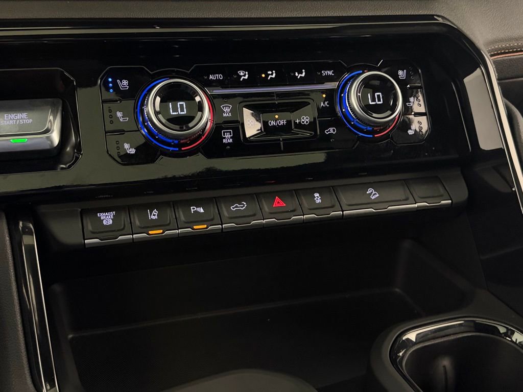 Used 2025 GMC Sierra 2500 AT4 w/ AT4 Premium Plus Package AWD/4WD image 19