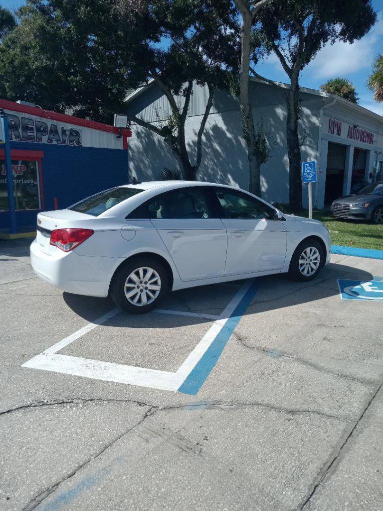 Used 2011 Chevrolet Cruze LT image 5