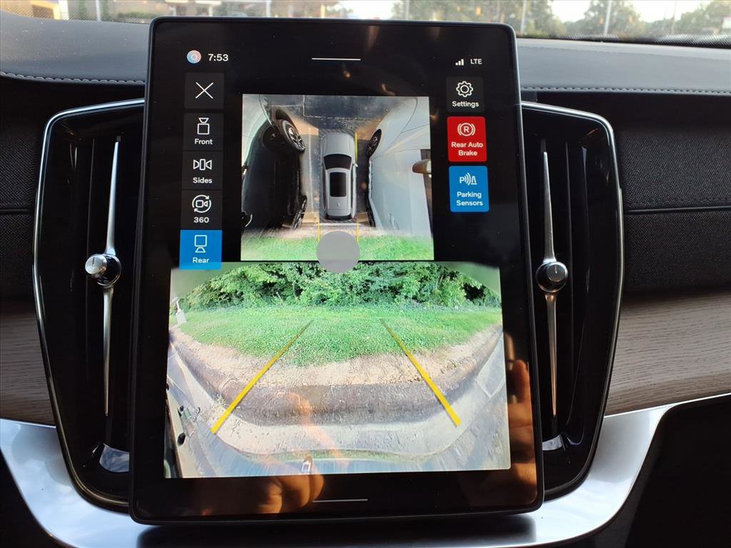 New 2026 Volvo XC90 B6 Plus w/ Protection Package Premier image 16