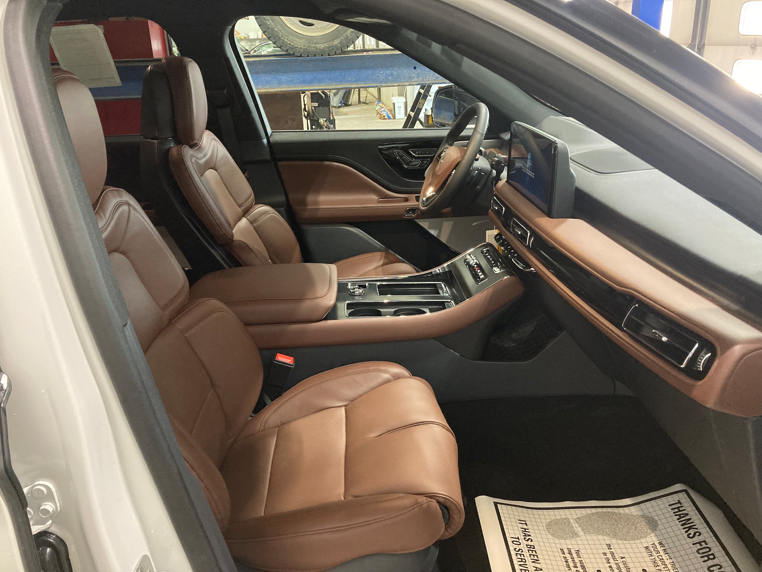 Used 2026 Lincoln Aviator Reserve AWD/4WD image 4