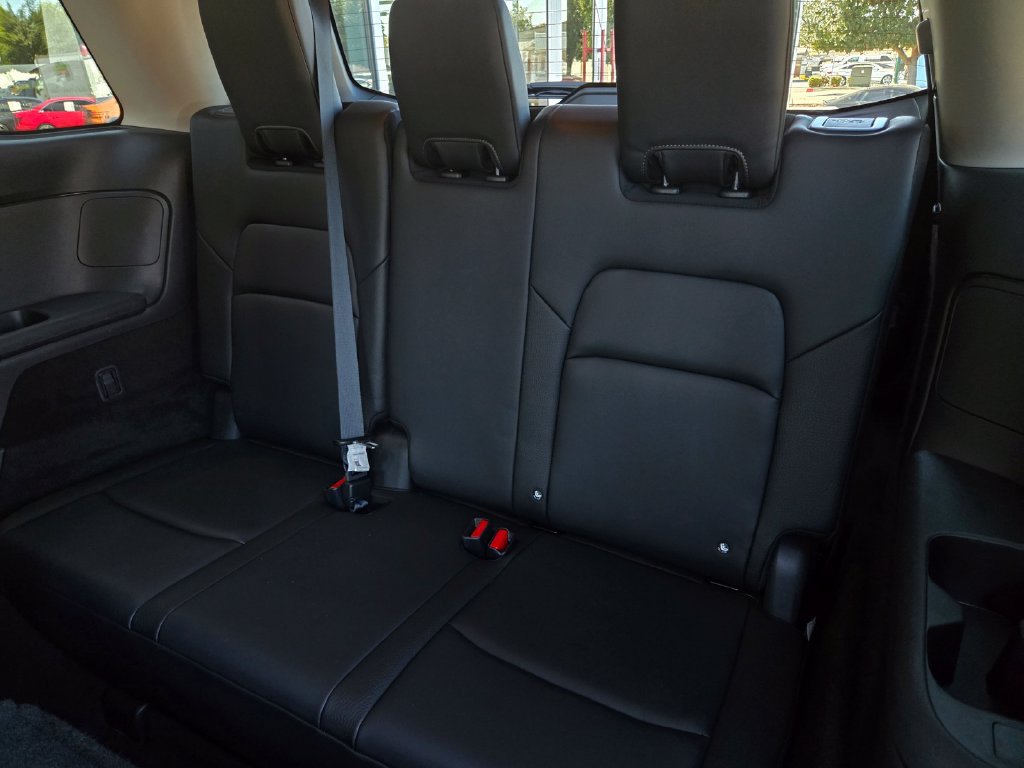 Used 2025 Nissan Pathfinder SL AWD/4WD image 14