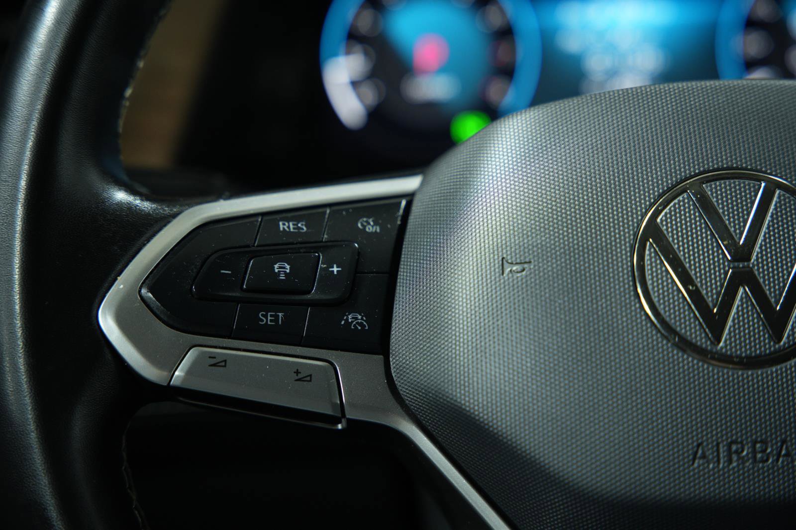 Used 2024 Volkswagen Atlas SE image 32