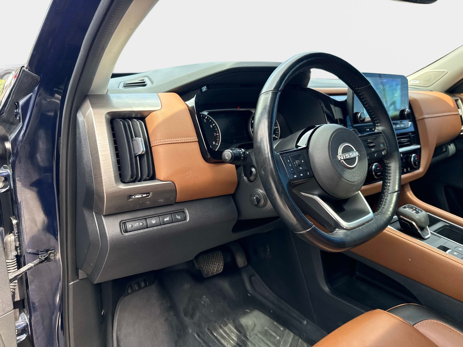 Used 2022 Nissan Pathfinder Platinum w/ Cargo Package AWD/4WD image 21