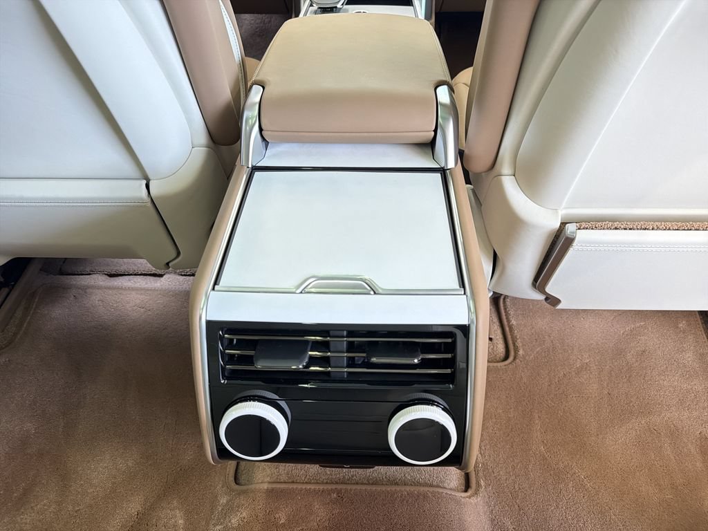 New 2026 Land Rover Range Rover SV AWD/4WD image 17