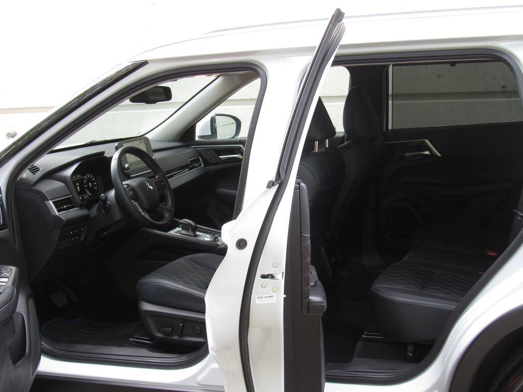 Used 2024 Mitsubishi Outlander 4WD Plug-In Hybrid image 13