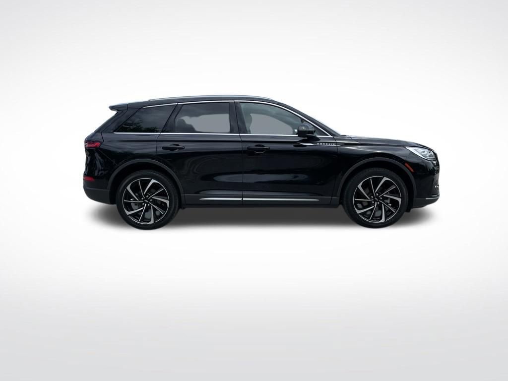 Used 2023 Lincoln Corsair Reserve w/ Equipment Group 202A image 4