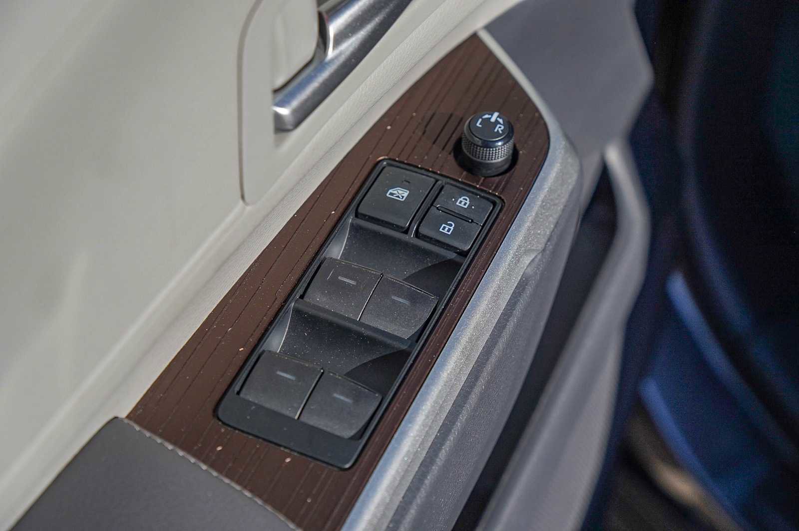 Used 2021 Toyota Sienna XLE image 22