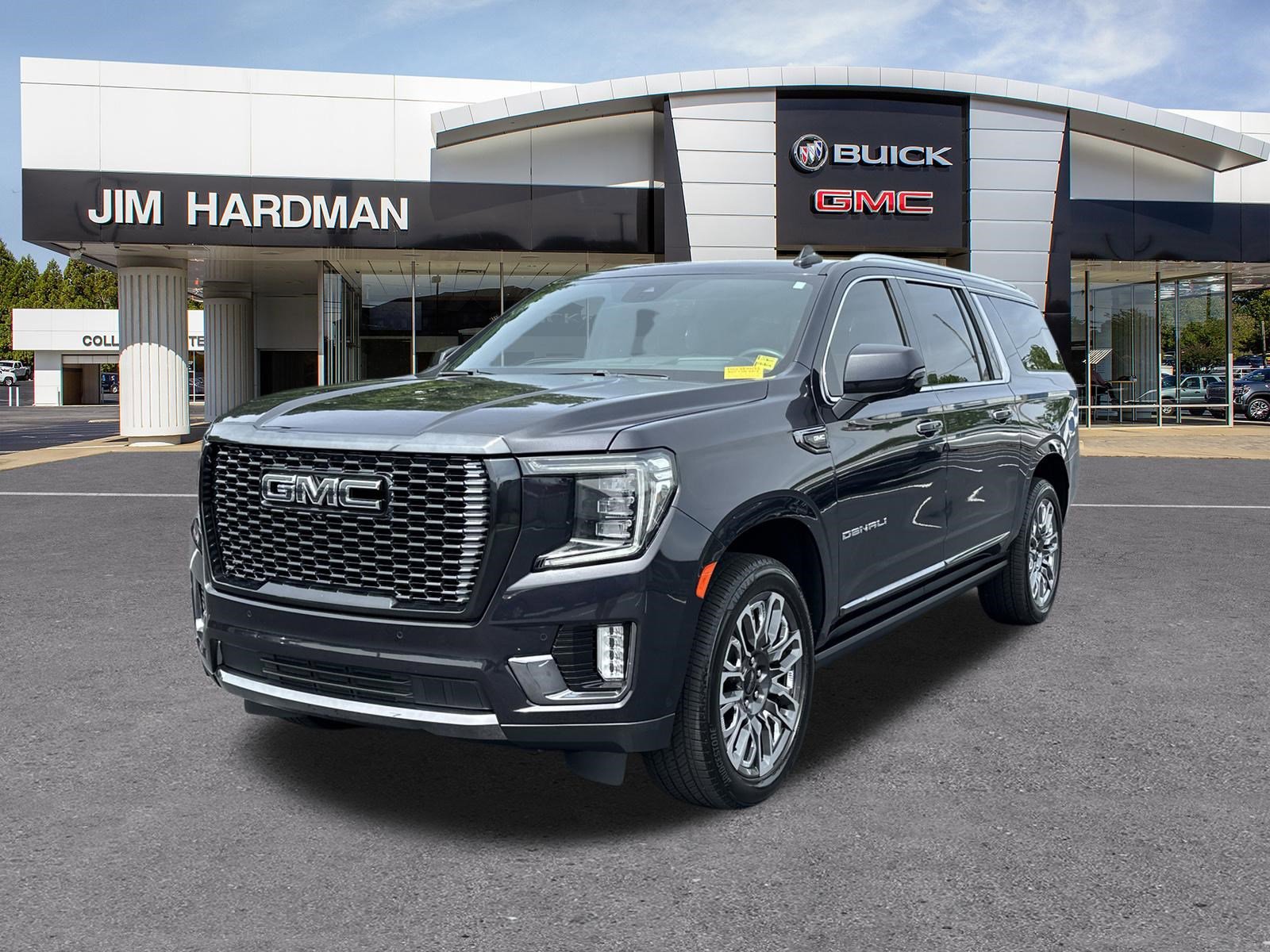 Used 2023 GMC Yukon XL Denali Ultimate w/ LPO, Floor Liner Package AWD/4WD image 3