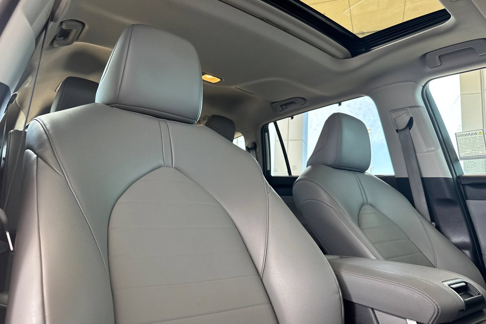 Used 2022 Toyota Highlander XLE AWD/4WD image 21
