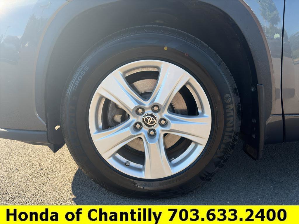 Used 2023 Toyota Highlander LE AWD/4WD image 27