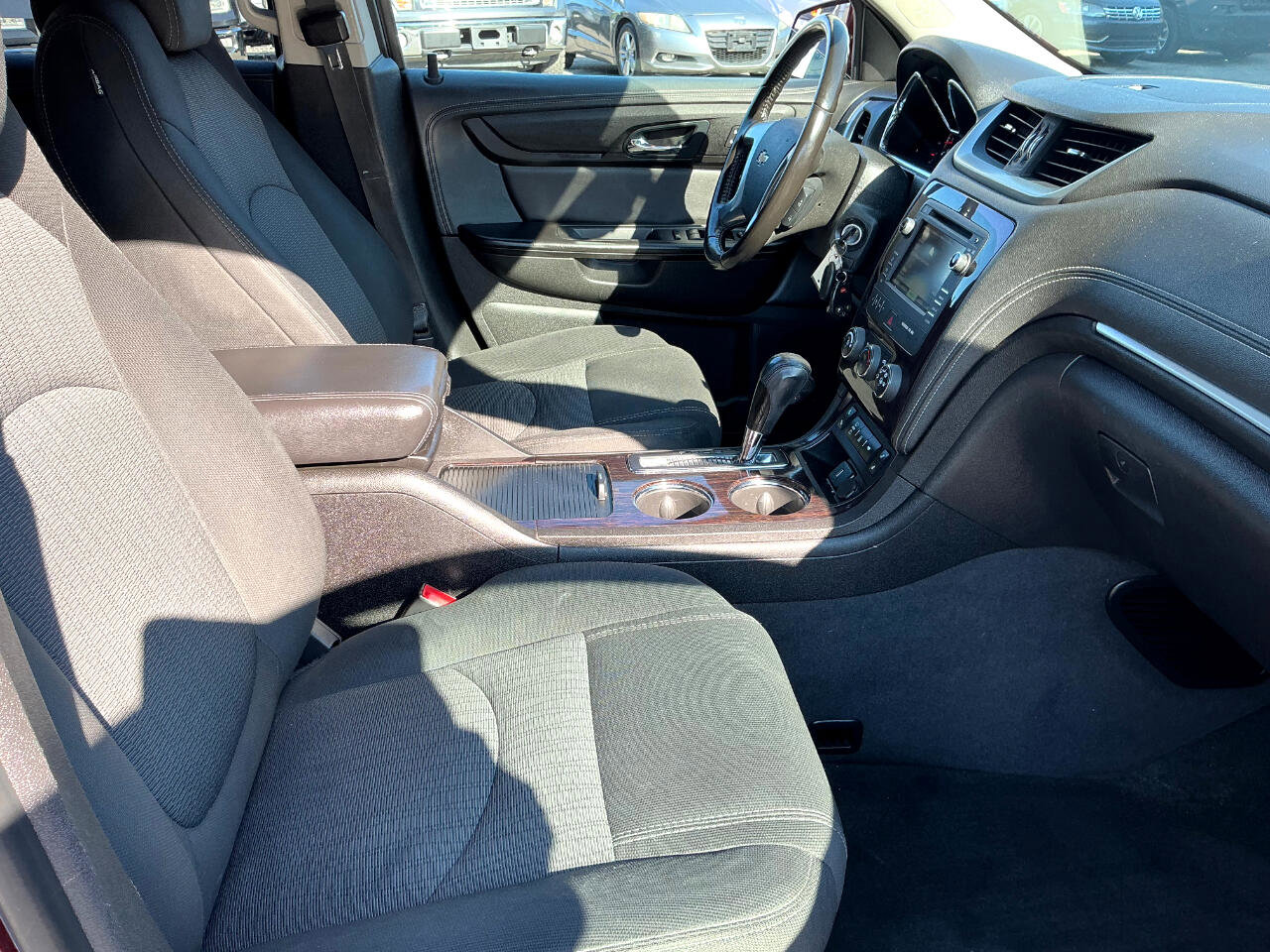 Used 2017 Chevrolet Traverse LT w/ Style and Technology Package image 10