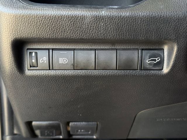 Used 2021 Toyota RAV4 XLE w/ Convenience Package FWD image 24