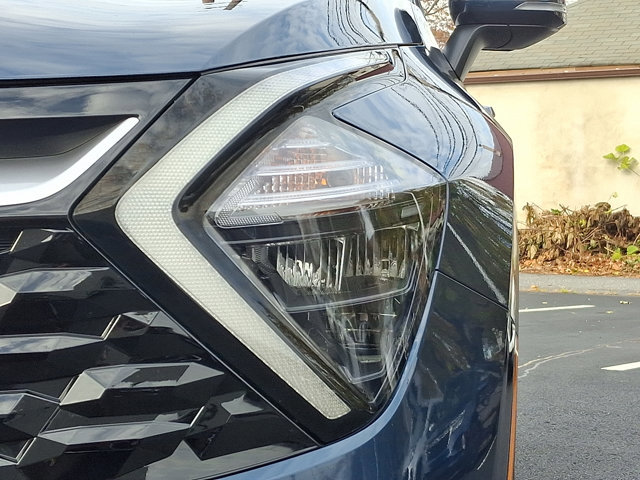 Used 2023 Kia Sportage EX image 8