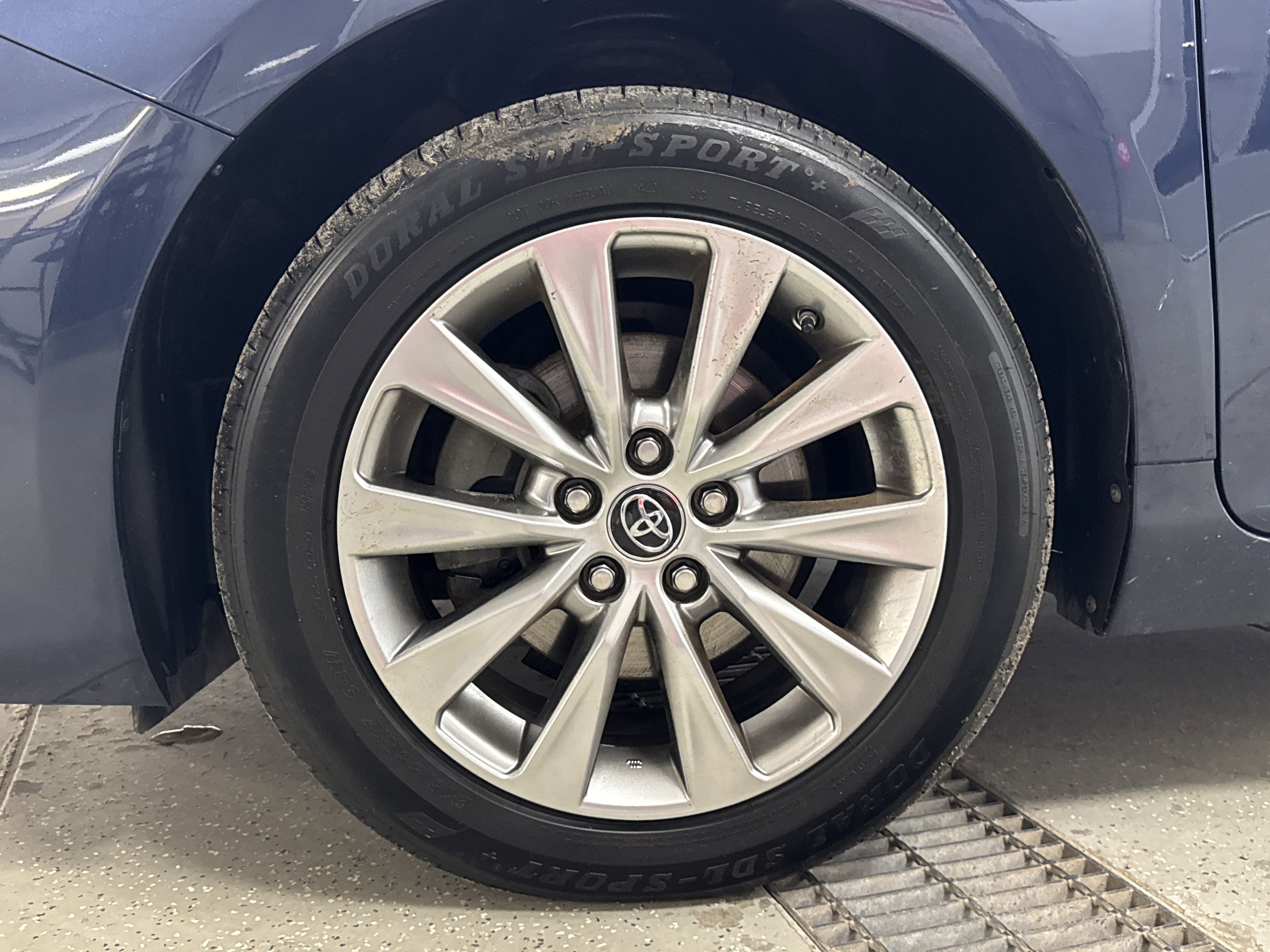 Used 2017 Toyota Camry XLE image 37