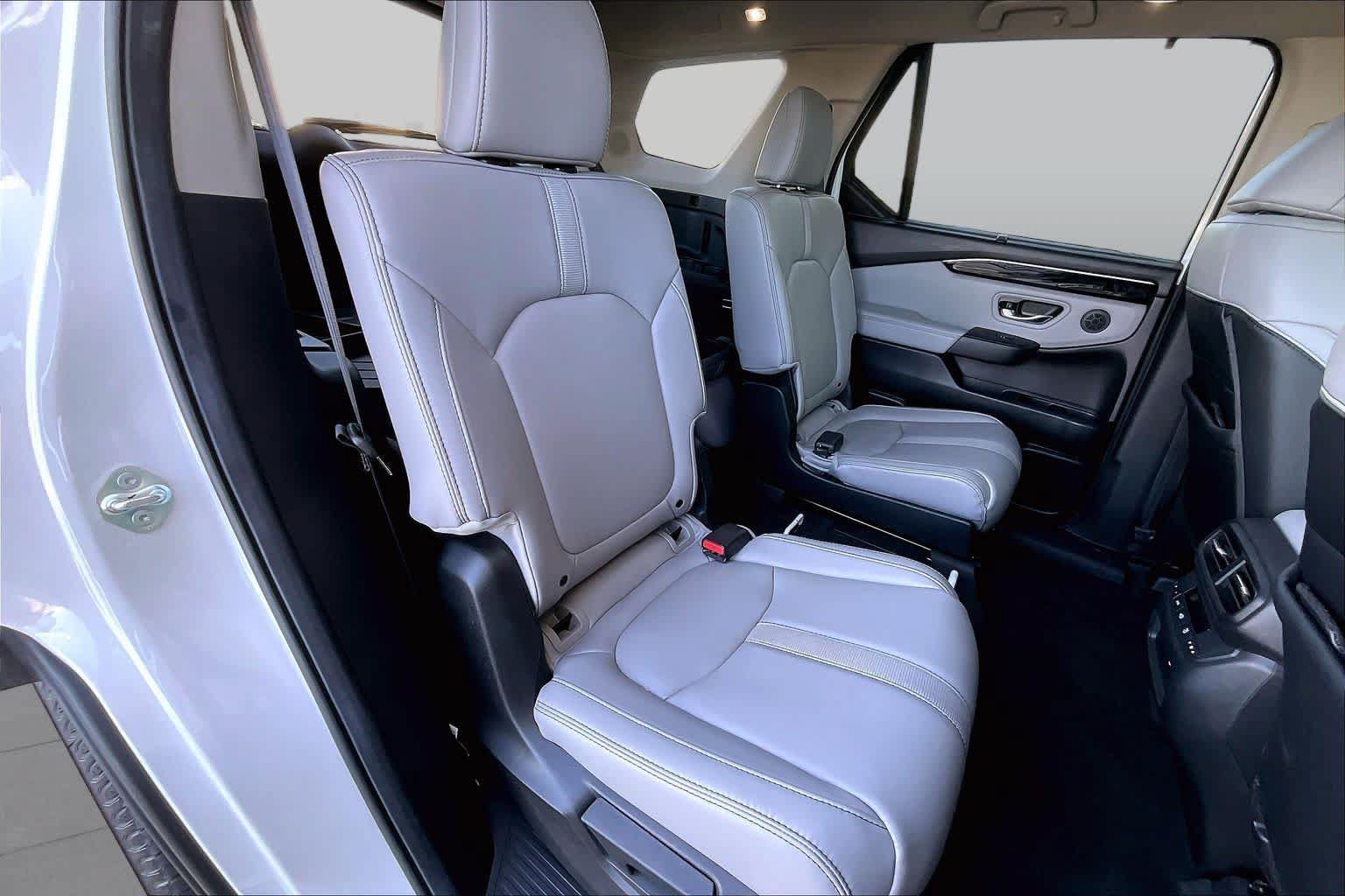 Used 2025 Honda Pilot Touring image 18