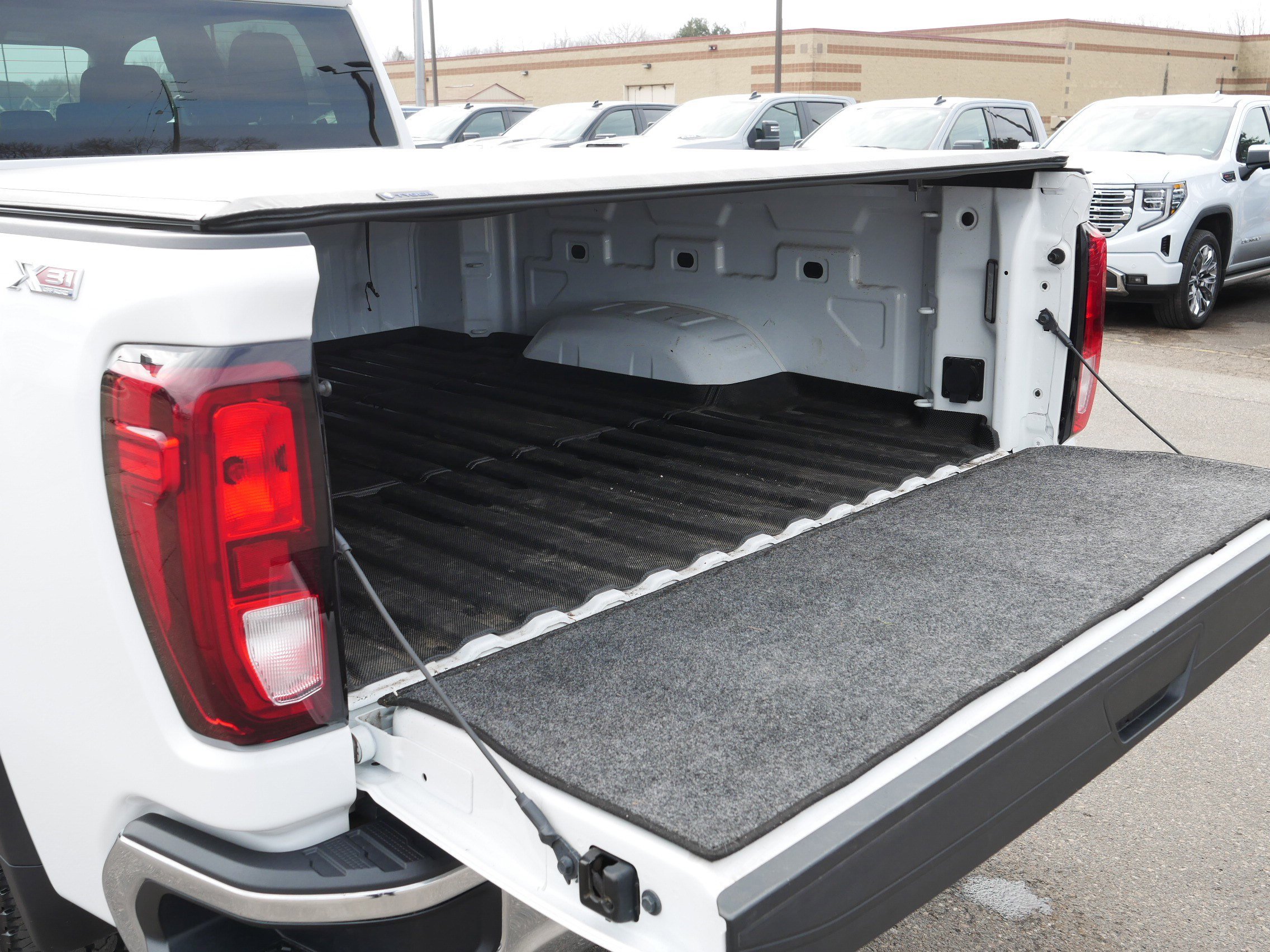 Used 2025 GMC Sierra 2500 Pro w/ Convenience Package image 18