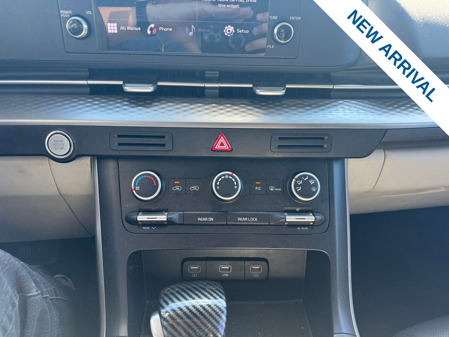 Used 2022 Kia Carnival LX image 23